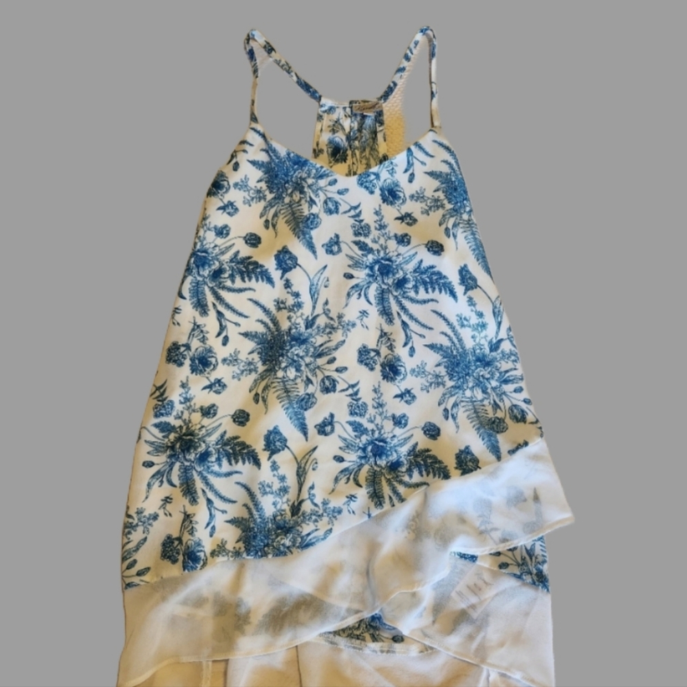 XS Oversized Delicate‎ Handkerchief Style Top. Adorable.
